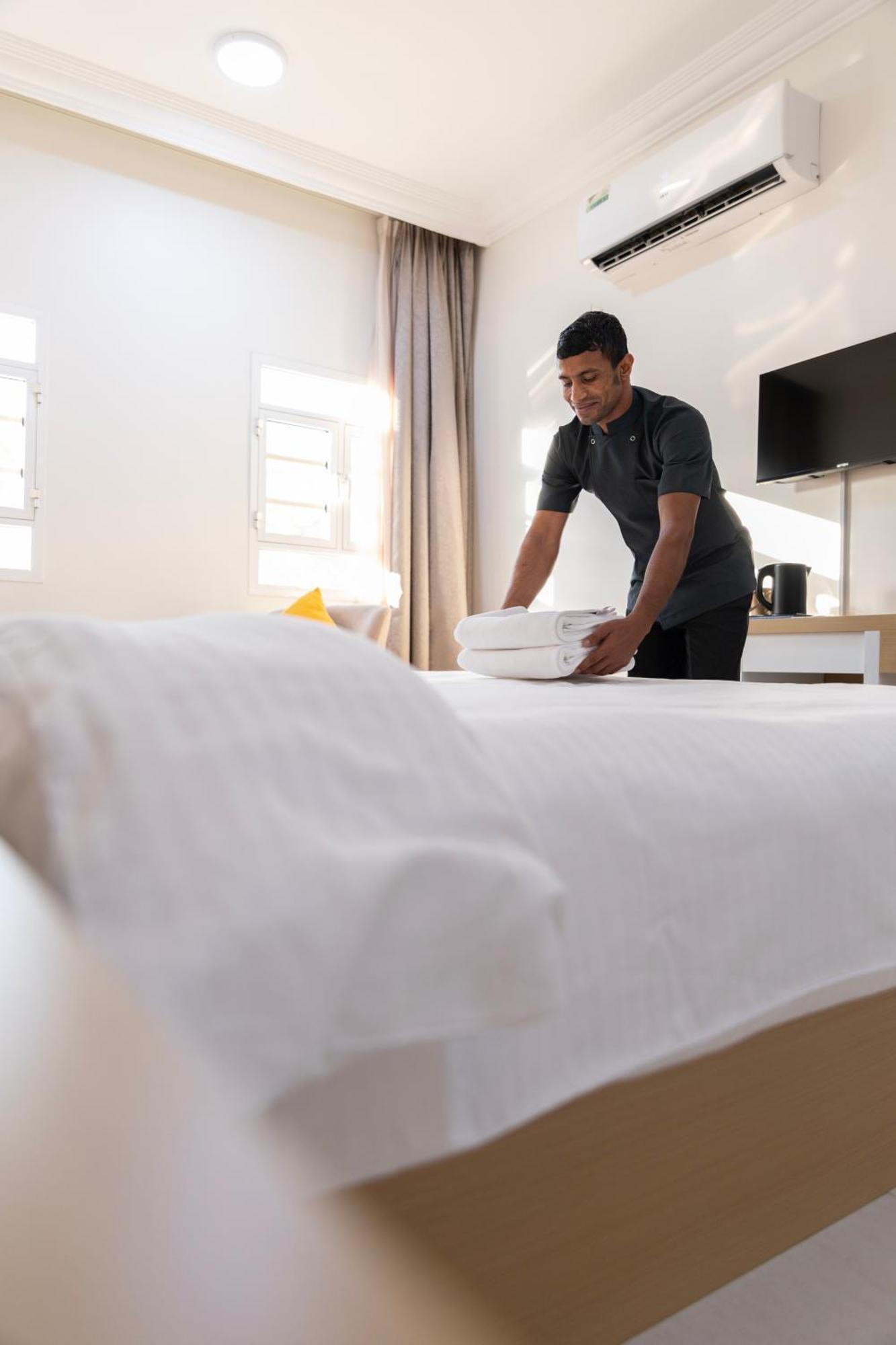 Riviera Suites , Hotel Apartement Sur Bagian luar foto